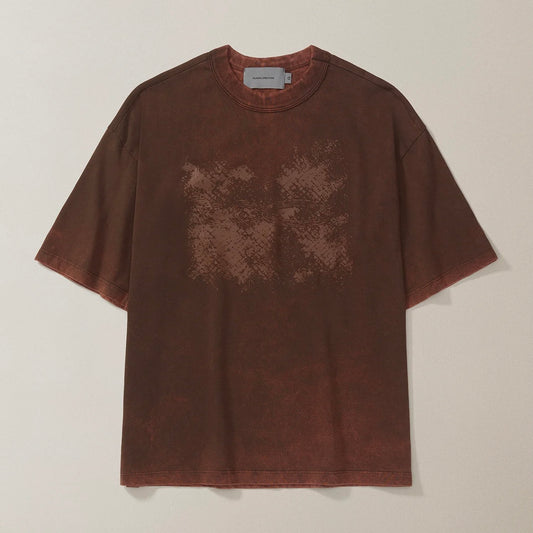 CAMISETA QC PARTICULAS BOXY STONED MARROM